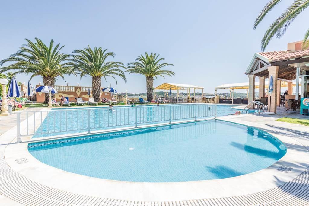 Kapetanios Apartments Agios Stefanos Avliotes  Eksteriør billede