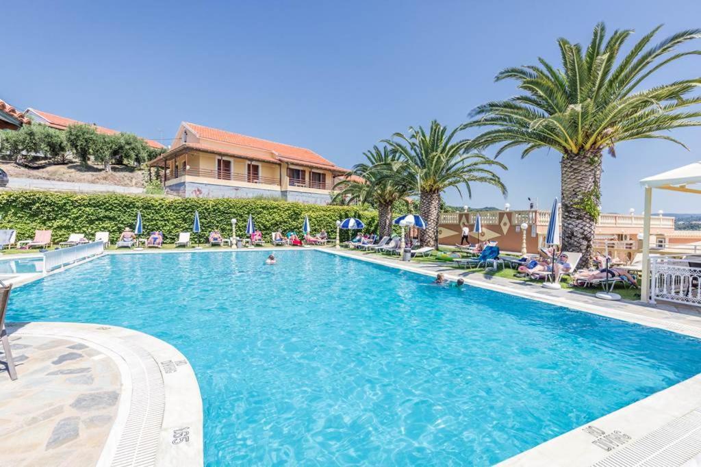 Kapetanios Apartments Agios Stefanos Avliotes  Eksteriør billede