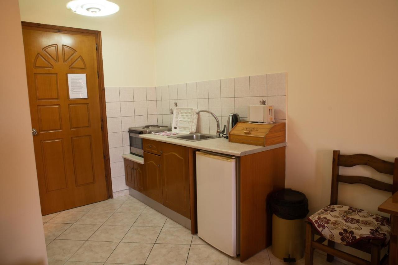 Kapetanios Apartments Agios Stefanos Avliotes  Eksteriør billede