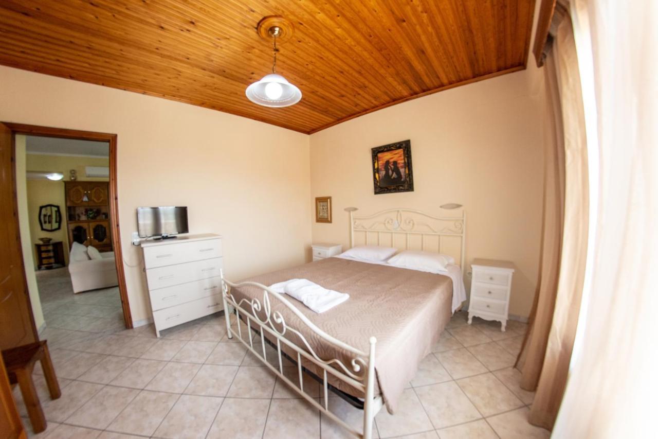 Kapetanios Apartments Agios Stefanos Avliotes  Eksteriør billede