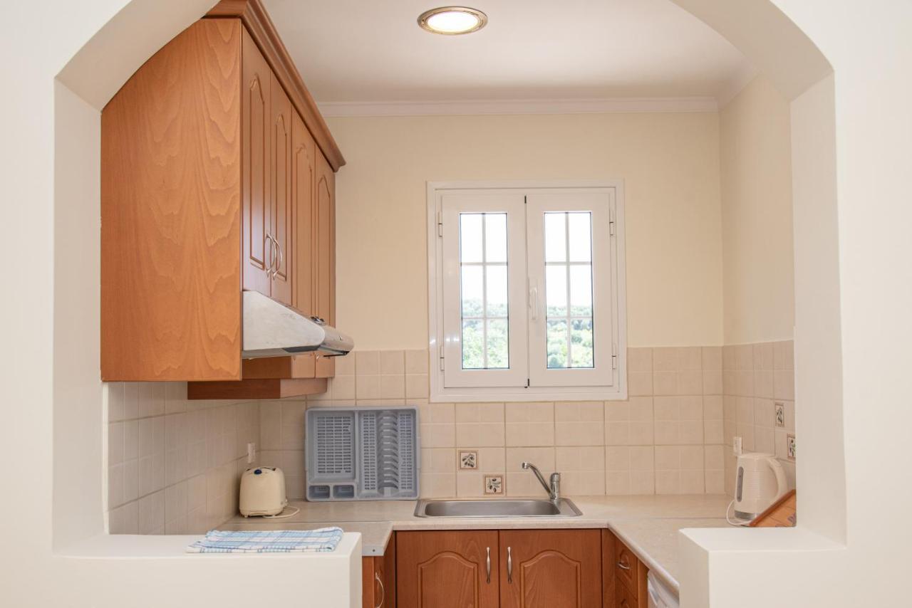 Kapetanios Apartments Agios Stefanos Avliotes  Eksteriør billede