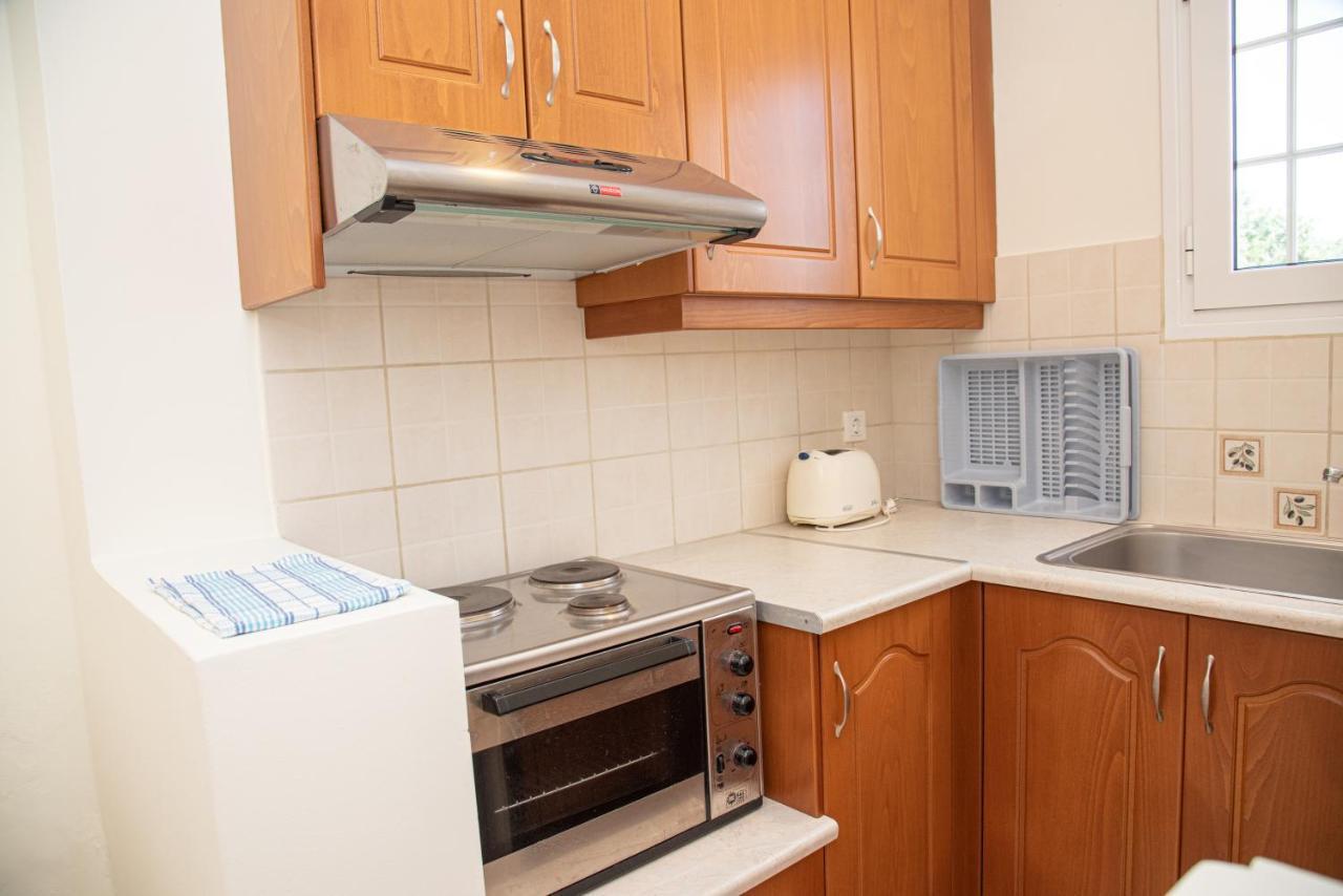 Kapetanios Apartments Agios Stefanos Avliotes  Eksteriør billede